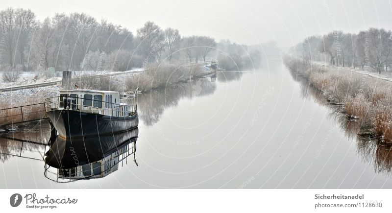 Am Hadelner Kanal Wasser Winter Nebel Eis Frost Flussufer Schifffahrt Bootsfahrt Fischerboot kalt Außenaufnahme Reflexion & Spiegelung