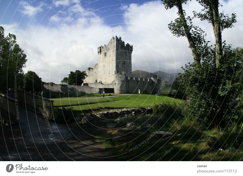 Burg in Irland Ferien & Urlaub & Reisen Sommertag historisch Republik Irland towerhouse alte Gebäude wolkenspiel Burg oder Schloss