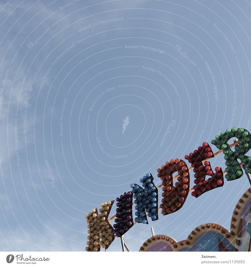 KINDER Zeichen Schriftzeichen Sehnsucht Jahrmarkt Himmel Buchstaben Farbfoto Außenaufnahme Textfreiraum oben Textfreiraum Mitte