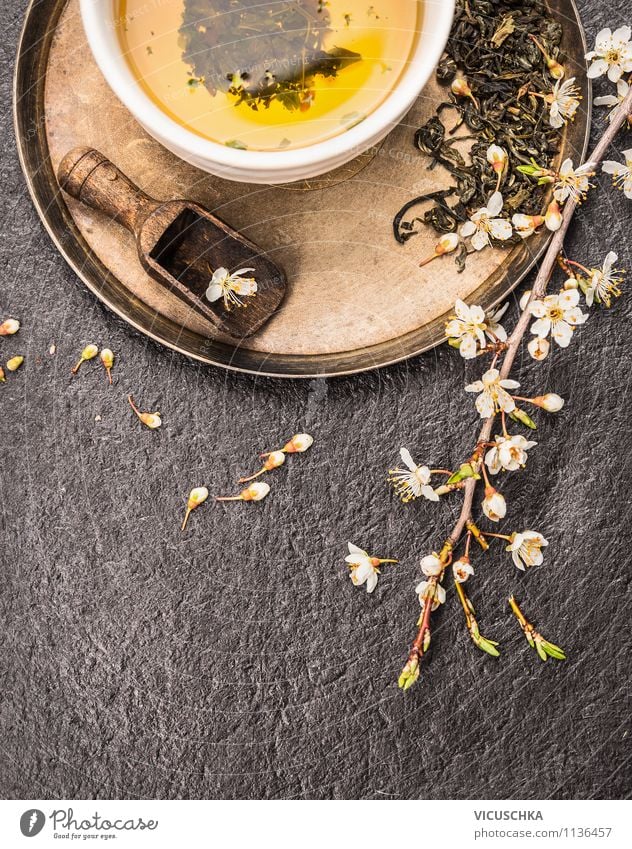 Grüner Tee mit Kirschblüten Getränk Heißgetränk Geschirr Schalen & Schüsseln Tasse Lifestyle Stil Design Alternativmedizin Gesunde Ernährung Leben Garten Tisch