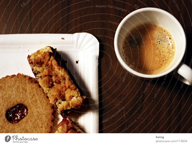 Brainstorm im Modelleisenbahnverein Backwaren Plätzchen Kuchen festlich besinnlich Tasse Kaffeepause Krümel Espresso Pause Vollkorn Zucker Streusel Club