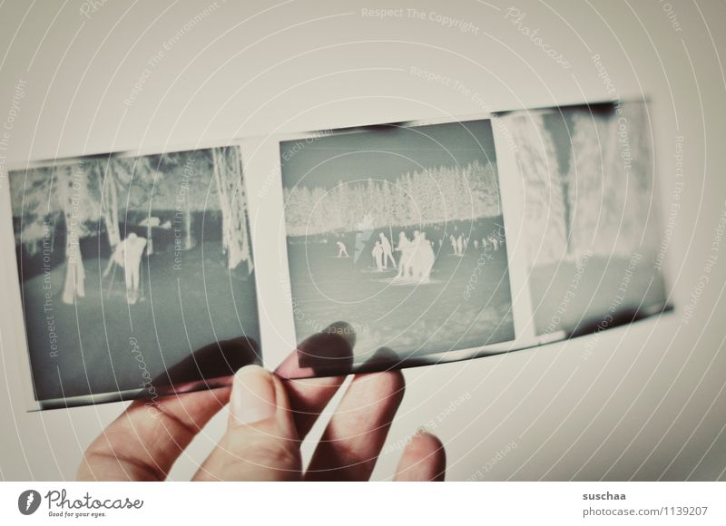 alte negative III analog Hand Finger Daumen Fingernagel festhalten durchsichtig Erinnerung Nostalgie Familienalbum Quadrat