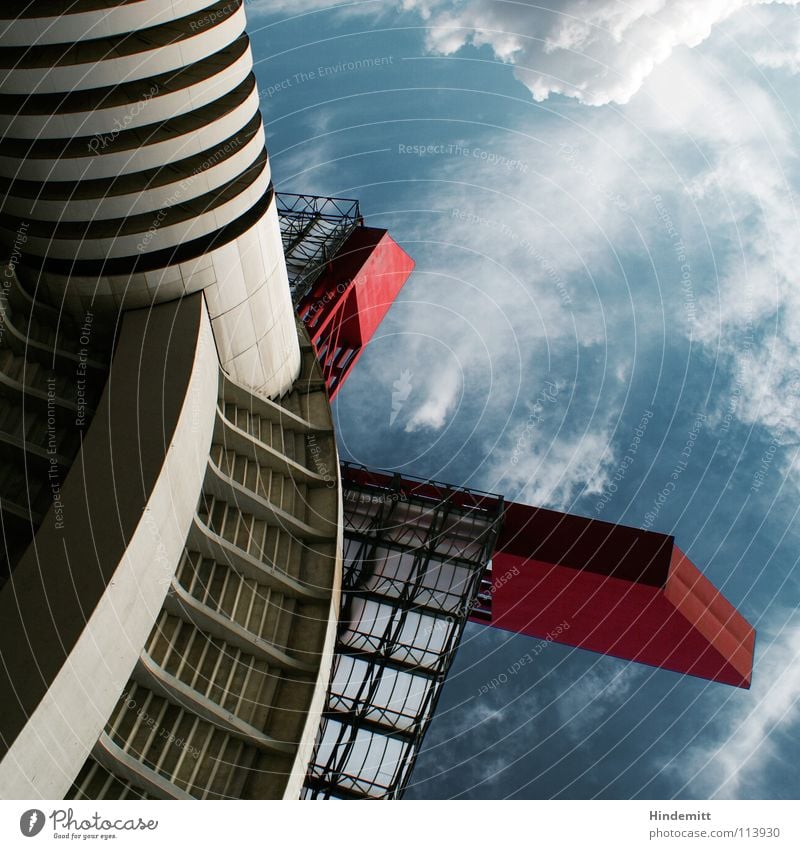 ISS – Italian Space Station Garage Stadion Tribüne Macht beeindruckend Mailand Italien Wolken Weltraumstation Dach Beton Stahl Detailaufnahme Himmel Turm