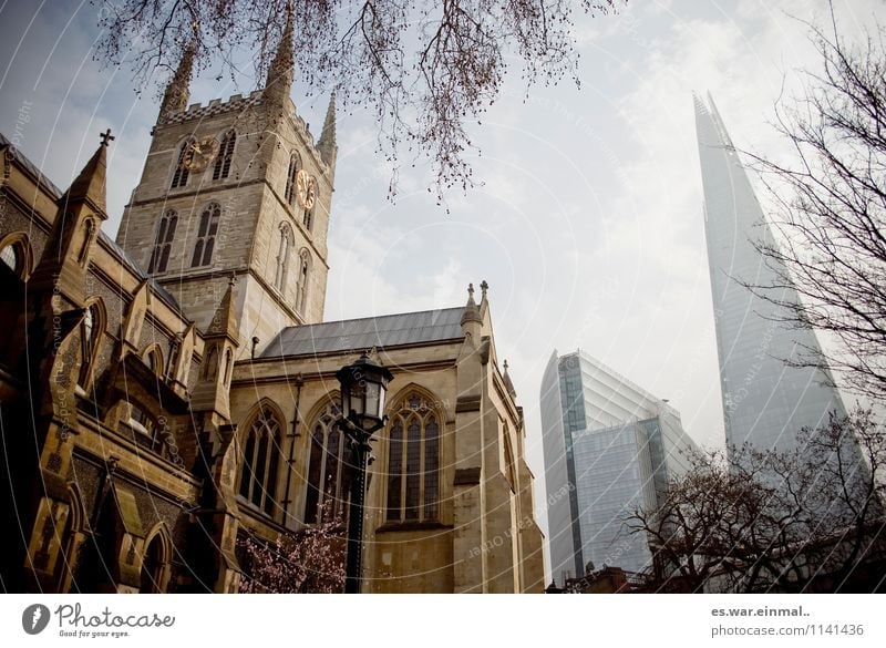 london I Stadt Hauptstadt Kirche alt ästhetisch neu London Architektur Farbfoto Außenaufnahme Froschperspektive