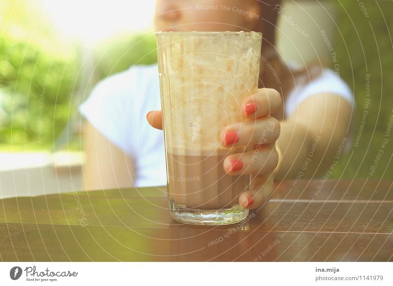 Eiskakao, die Sommerliebe Lebensmittel Dessert Süßwaren Ernährung Frühstück Kaffeetrinken Getränk Erfrischungsgetränk Heißgetränk Kakao Latte Macchiato Glas