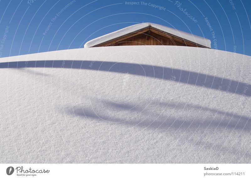 Im Schnee Schneeberg Schweiz Winterurlaub unberührt alpin Schneehütte frisch Natur skiferien Hütte Schatten Himmel Klarheit
