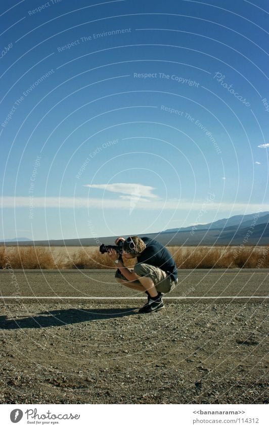 Der perfekte Schuss Fotograf Death Valley National Park flach heiß Fotografie Mann Amerika Wolken Momentaufnahme Nevada Ferien & Urlaub & Reisen USA Erde Sand