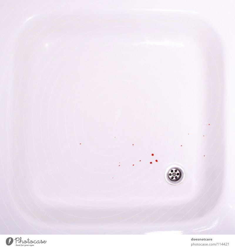 Keep Yourself Clean! Bad rot weiß minimalistisch Abfluss Blut Blutfleck Duschwanne Dusche (Installation) Farbfoto Innenaufnahme Textfreiraum Mitte Kunstlicht