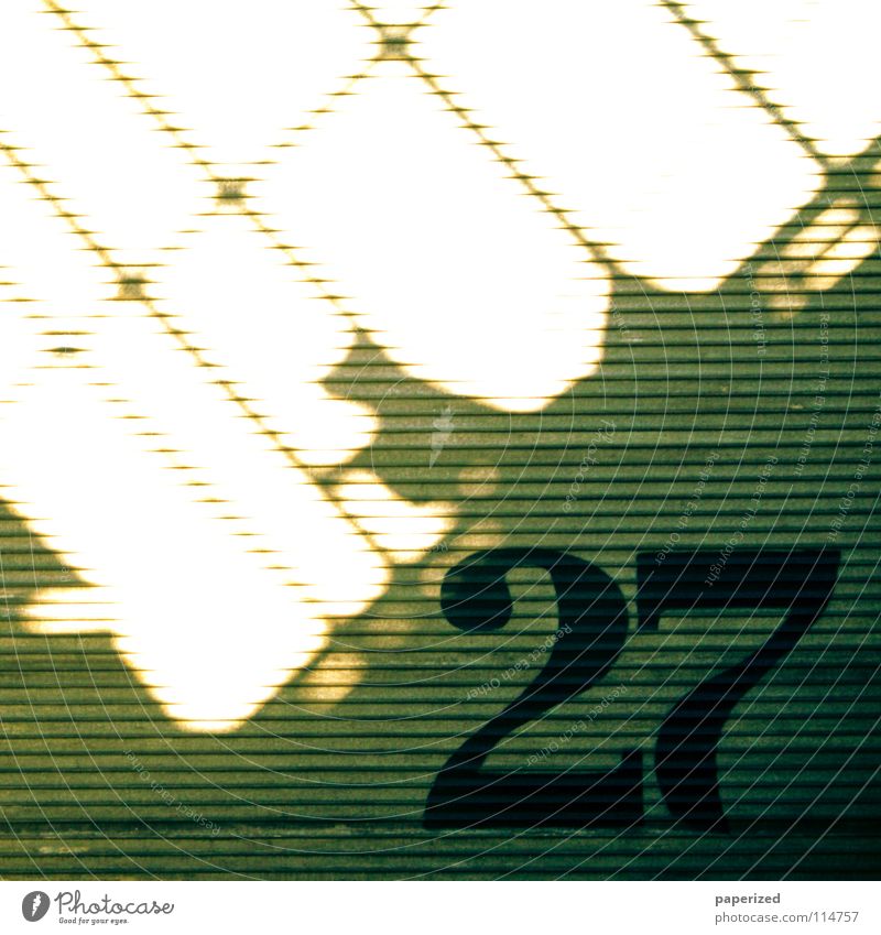 | Lucky Number | Ziffern & Zahlen grau gelb Licht Tier Blech Wellblech schwarz Physik Schattenspiel Demontage Dresden Straßenbahn Industrie 27 Tor Linie Wärme