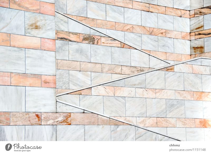 Zickzack Treppe Marmor hinauf herab Muschelkalk Architektur zweifarbig aufwärts Fugen Blendfassade marmoriert Strukturen & Formen Stein Wand