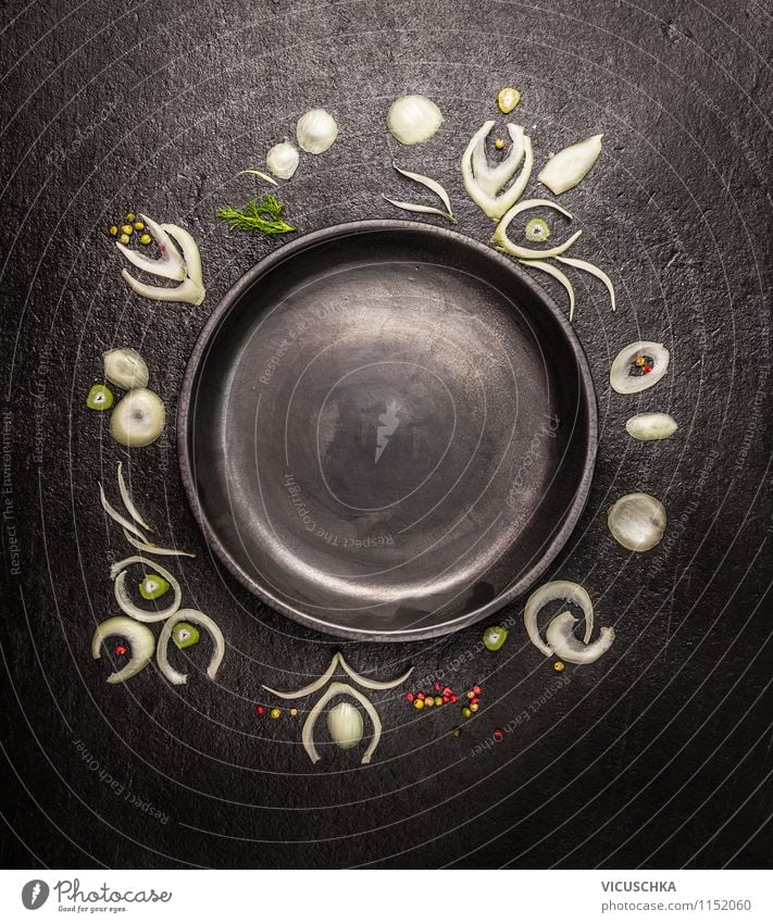 Leere schwarze Teller umrahmt mit Gewürzen Lebensmittel Kräuter & Gewürze Ernährung Büffet Brunch Bioprodukte Stil Design Restaurant Hintergrundbild Top