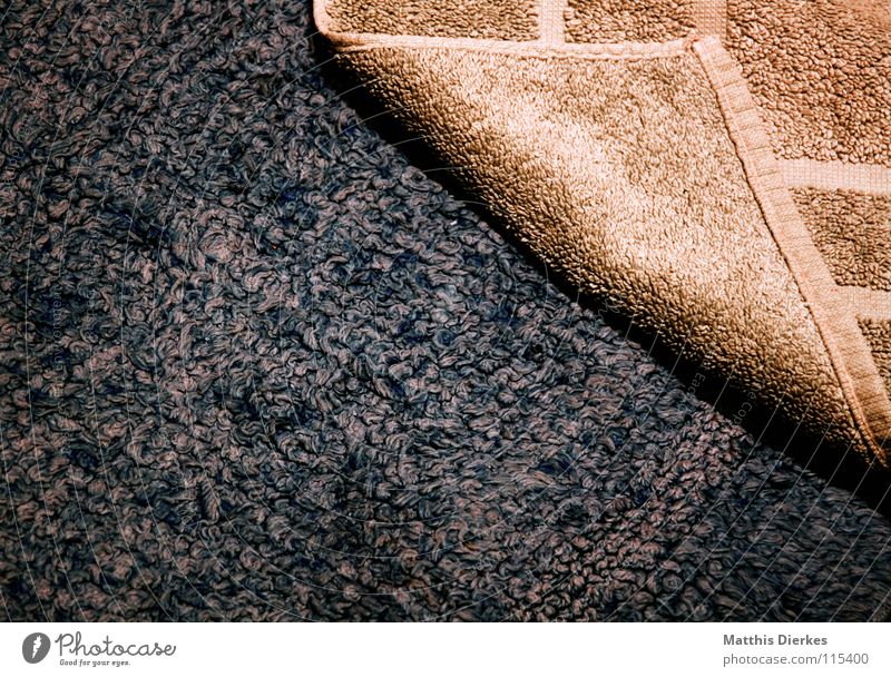 Badematte Teppich Handtuch Physik Stoff Fleece grau schwarz braun gelb Muster eckig Erholung Vorbereitung Wellness Ferien & Urlaub & Reisen Freizeit & Hobby