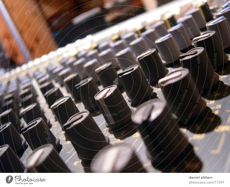 Stimmt der Ton? Musikmischpult Knöpfe Diskjockey Klang Elektrisches Gerät Technik & Technologie pulen