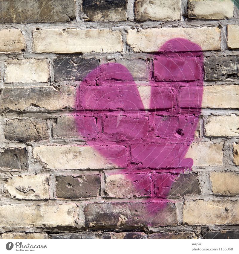 beherzt / Mauersprache II Straßenkunst Wand Backstein Zeichen Graffiti Herz positiv rosa Sympathie Liebe Verliebtheit Treue Romantik Kommunizieren Farbfoto