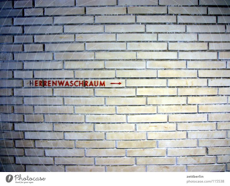 hERRENWASCHRAUM ---> Waschhaus Herr herrschaftlich Sauberkeit Seuche Mauer Wand Fuge Detailaufnahme Bad herrenwaschraum herrenreiter sanitärtrakt Waschen