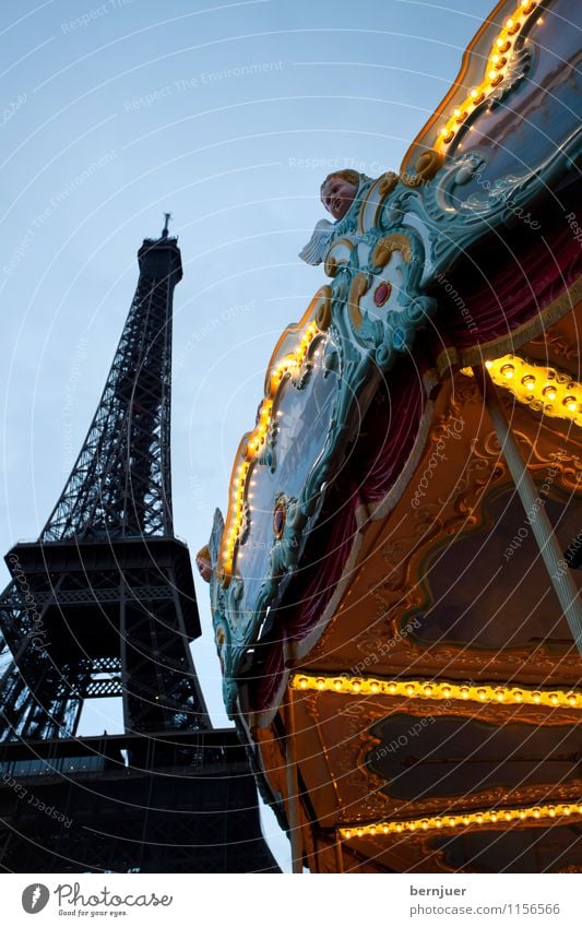 Roundandroundandround Spielen Ferien & Urlaub & Reisen Tourismus Sightseeing Städtereise Tour d'Eiffel Bekanntheit blau gelb Karussell Paris Frankreich Sommer