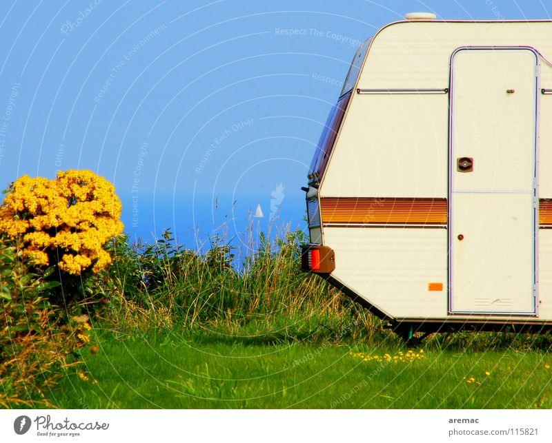 Kontrastprogramm Sommer Ferien & Urlaub & Reisen Camping Meer Wasserfahrzeug Frankreich Bretagne Erholung Wohnwagen ruhig
