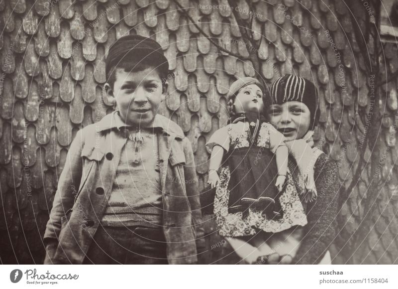 gertrud und karl-hans II Fotografie alt analoge Fotografie Schwarzweißfoto Vorkriegszeit Erinnerung Familienalbum Junge Mädchen Puppe Vergangenheit