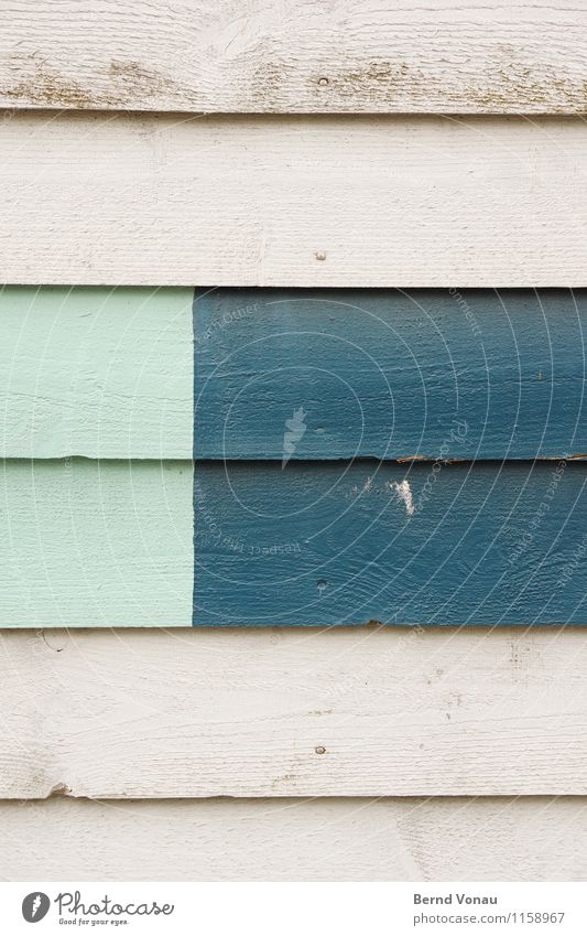 FR UT | V5 Haus Mauer Wand Fassade hell blau grau Holz Holzbrett verkleidet Dekoration & Verzierung Farbe lackiert Maserung liniert Farbfoto Außenaufnahme