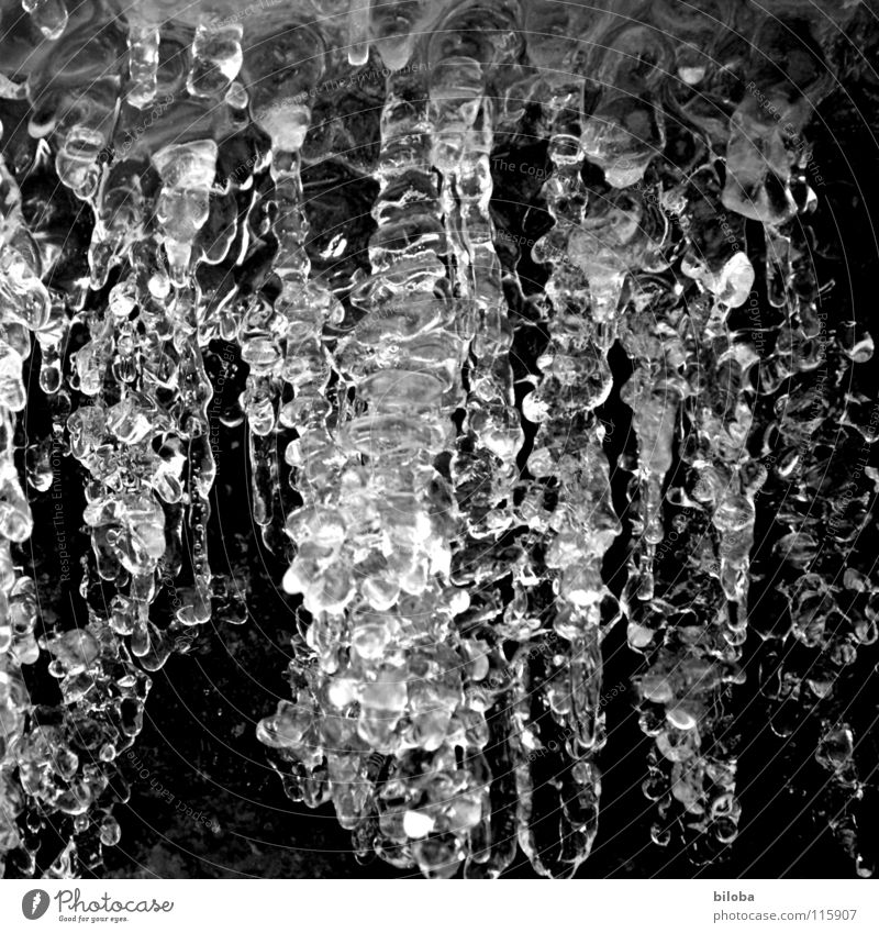 Ice Wall II Schnellzug Wand Eiskristall kalt frieren ästhetisch geschmackvoll Winter dunkel Kunst Eiskunst schön Kristallstrukturen Kristallleuchter gefrohren