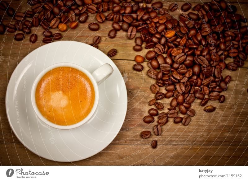 Espresso Kaffee Cappuccino Kaffeebohnen geröstet heiß Getränk Koffein Holz Bohnen rustikal aromatisch Kaffeetasse Kaffeeschaum Geschmackssinn Holztisch