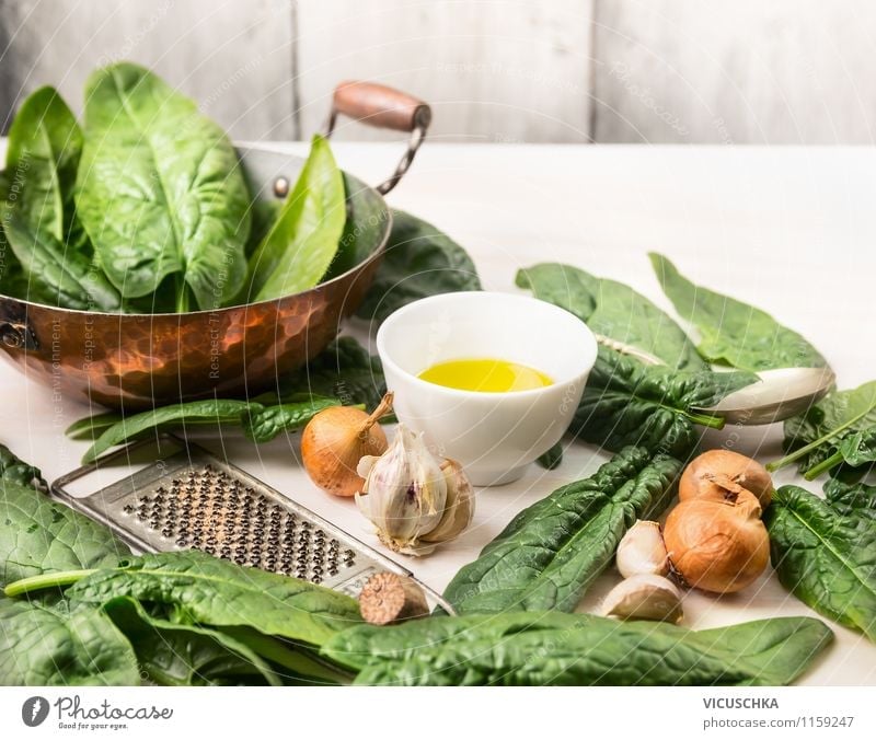 Rustikale Küche - Spinat Zubereiten Lebensmittel Gemüse Salat Salatbeilage Kräuter & Gewürze Öl Ernährung Mittagessen Abendessen Bioprodukte
