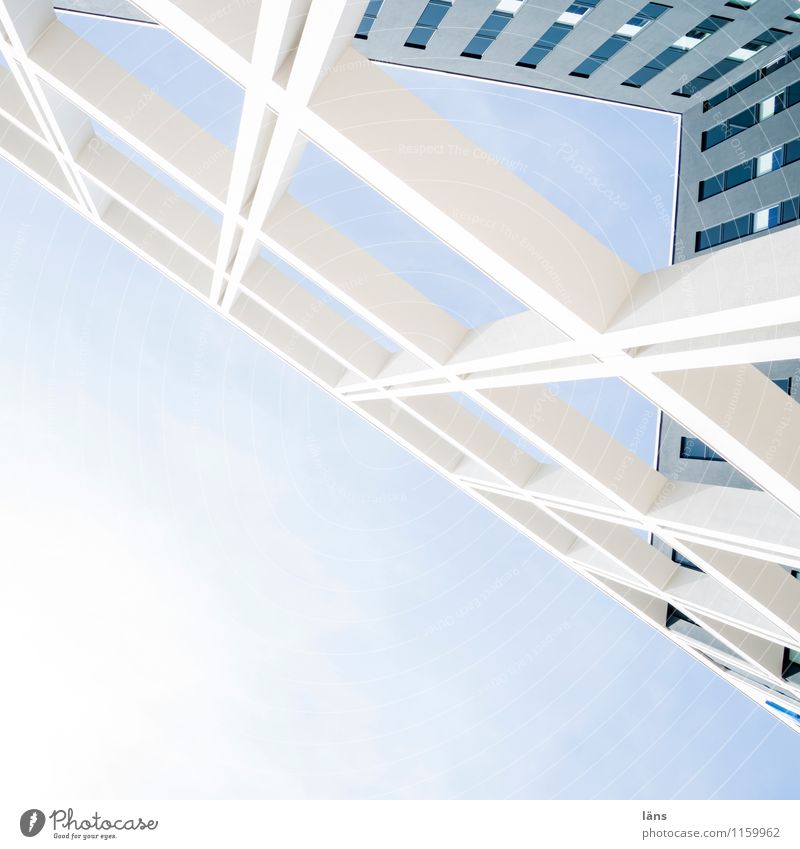 Planquadrat Hochhaus Architektur Fassade Fenster ästhetisch außergewöhnlich eckig oben Höhenangst einzigartig planen Stadt Wachstum Blick nach oben Farbfoto