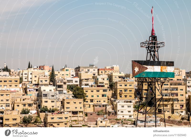 Stadtdächer Amman Jordanien Asien Hauptstadt Stadtzentrum Altstadt Skyline bevölkert überbevölkert Haus Hochhaus Turm Bauwerk Gebäude Architektur Strommast