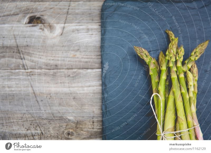 grüner spargel Lebensmittel Gemüse Spargel Bioprodukte Vegetarische Ernährung Diät Slowfood Lifestyle Gesunde Ernährung Häusliches Leben Garten Essen Duft