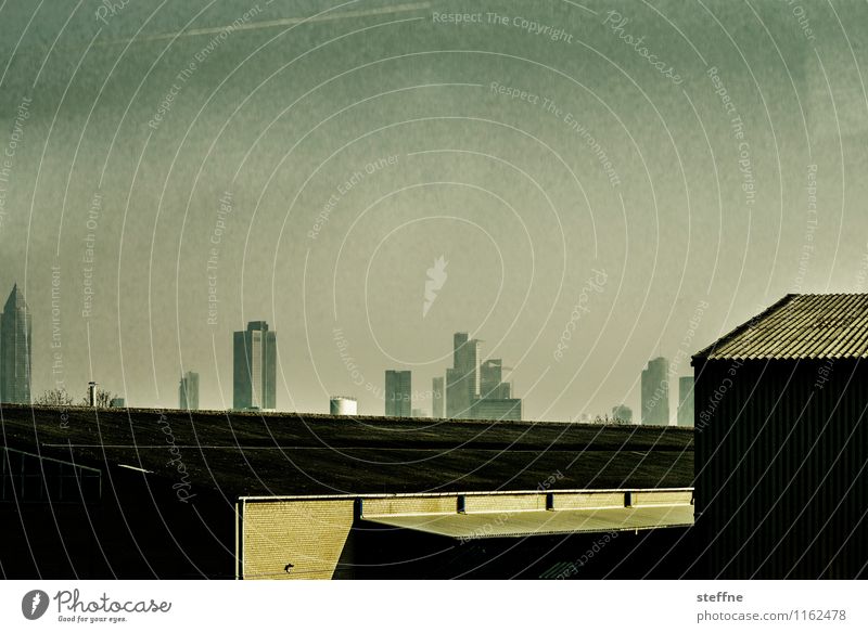 Metropolis Sonnenlicht Frankfurt am Main Stadt Skyline Hochhaus bedrohlich gold Zukunft Fortschritt Zukunftsangst dunkel Science Fiction Farbfoto
