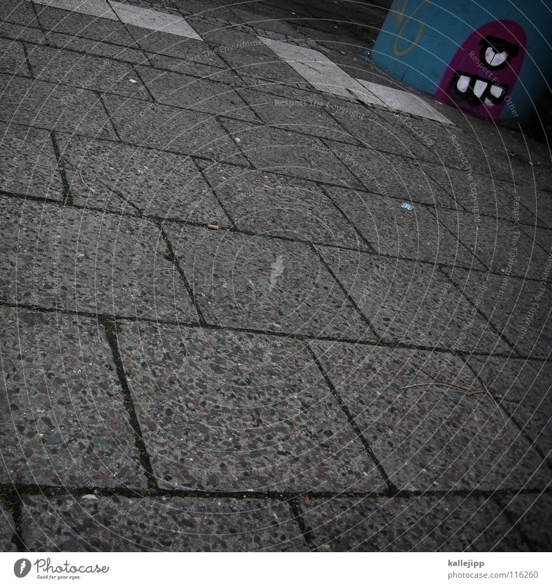 • ( Pacman Spray Comic Straßenkunst Schmiererei Bürgersteig trist Ghetto Bad Sozialer Brennpunkt Monster Zombie Müll Schrott Graffiti Wandmalereien game Kunst