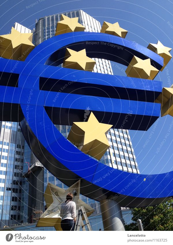 Der Euro muss repariert werden Zeichen Geld Eurozeichen sparen Zukunftsangst Krise Farbfoto Außenaufnahme Tag