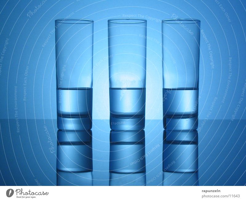 Blaues Glas #04 Longdrink Spiegel Glätte Zufriedenheit Ernährung blau Wasser Ausgewogen gleich