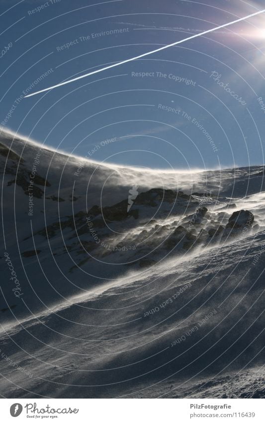 Windig Flugzeug verweht Spuren Gletscher Skier weiß schwarz braun kalt Strahlung Sonnenstrahlen Berge u. Gebirge Bergsteigen Stein Schnee fliegen verwehen