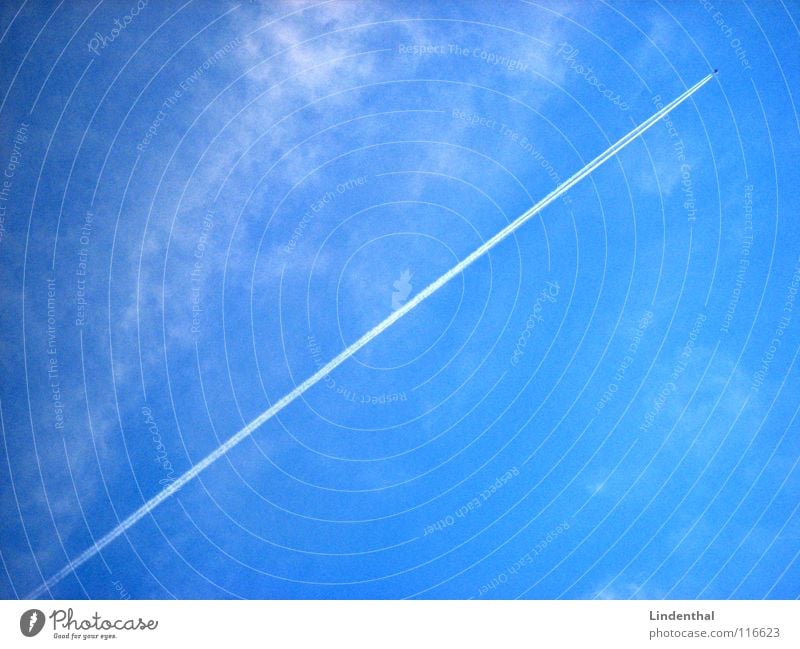 SPEED steil Flugzeug direkt steigen Wolken Luftverkehr Düsenflugzeug Himmel Linie blau