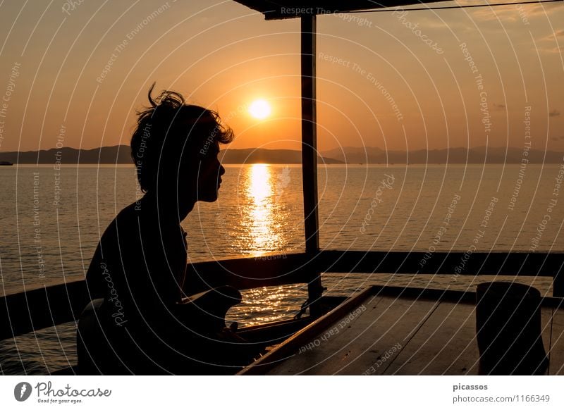 Gitarren-Spieler Sonnenuntergang Mensch Musik hören Sonnenaufgang Meer Insel Gefühle exotisch Farbfoto Außenaufnahme