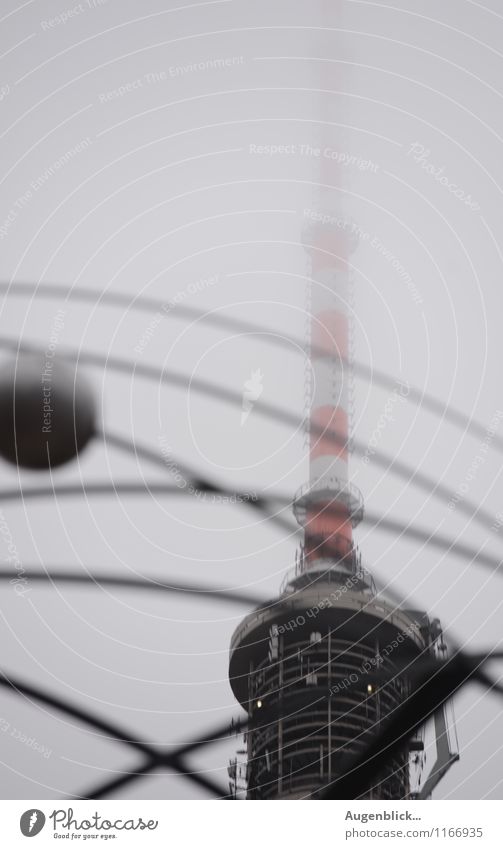 oben... Technik & Technologie Informationstechnologie Berlin Platz Bauwerk Sehenswürdigkeit Wahrzeichen Fernsehturm Weltzeituhr Beton Fernsehen schauen