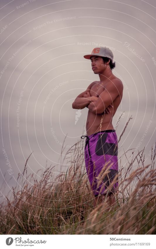 Der Surfer Freizeit & Hobby Surfen Ferien & Urlaub & Reisen Ausflug Freiheit Sommer Sommerurlaub Sonne Strand Meer Wassersport Junger Mann Jugendliche 1 Mensch