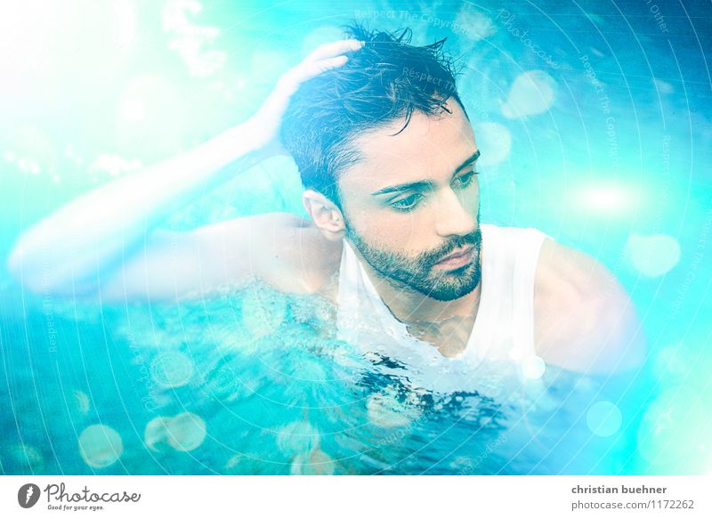 dipping in blue water Freude Fitness Wellness Leben Erholung Spa Schwimmen & Baden Schwimmbad Homosexualität Junger Mann Jugendliche 1 Mensch 18-30 Jahre