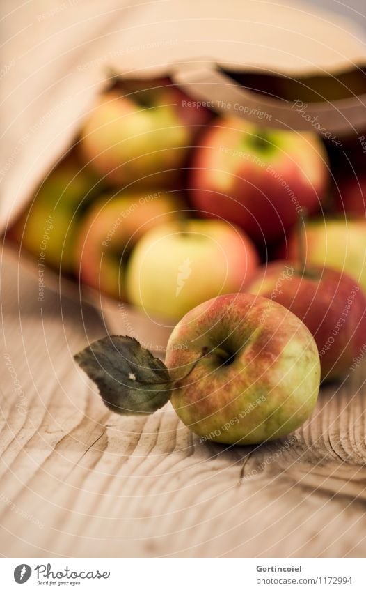 Bio Frucht Apfel Bioprodukte Sommer Herbst Blatt frisch Gesundheit süß Tüte Ernte herbstlich Farbfoto Gedeckte Farben Menschenleer Textfreiraum unten