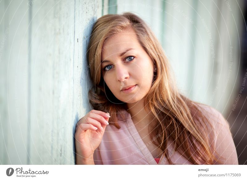 Portrait feminin Junge Frau Jugendliche Gesicht 1 Mensch 18-30 Jahre Erwachsene blond langhaarig schön natürlich Farbfoto Außenaufnahme Tag