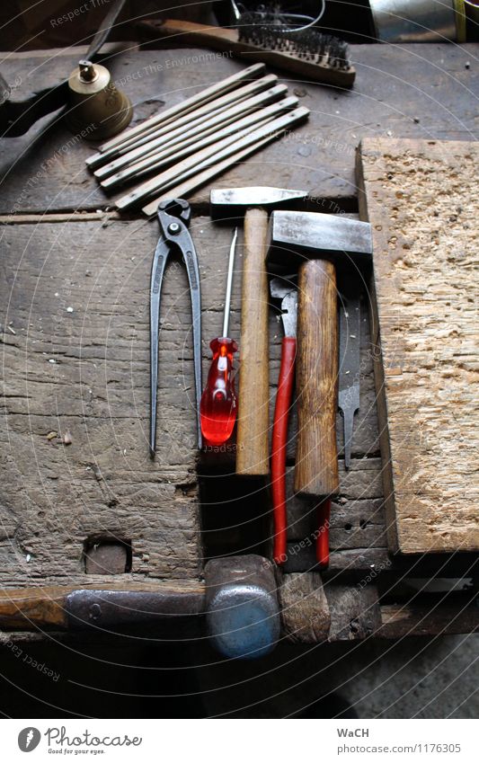 Heimwerker Freizeit & Hobby Basteln heimwerken Hausbau Renovieren einrichten Handwerker Baustelle Werkzeug Hammer Bürste Messinstrument Holz