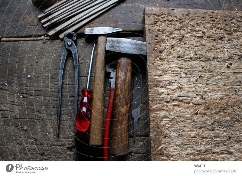 Werkzeug Basteln heimwerken Hausbau Renovieren Umzug (Wohnungswechsel) einrichten Keller Hammer Maßband Holz Arbeit & Erwerbstätigkeit bauen Schraubendreher