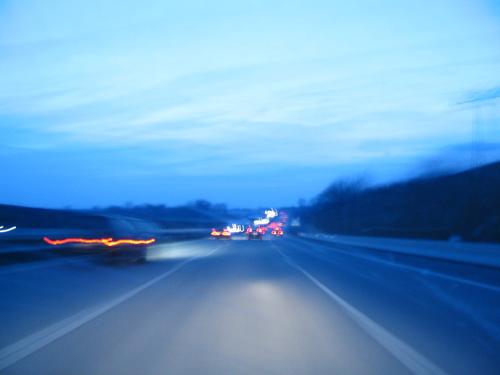 cliodrive2 Autobahn Nacht fahren Mobilität Fahrzeug Verkehr Clio PKW Verzehrt