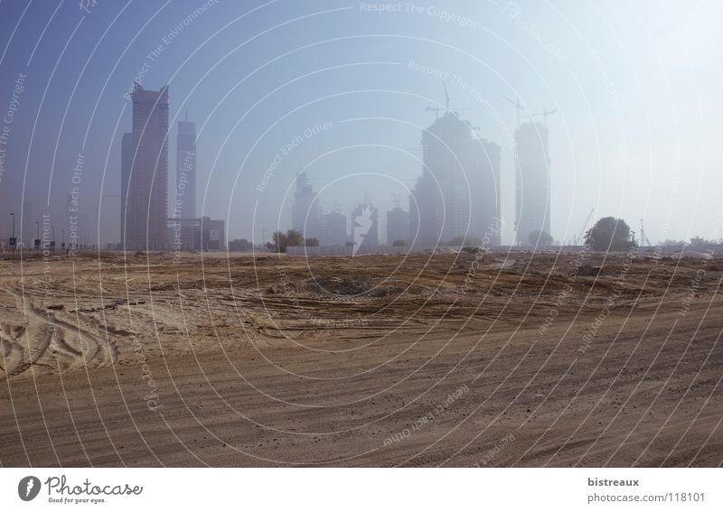 Escape Tower Dubai Vereinigte Arabische Emirate Baustelle Nebel Business Bay Sand Morgen Wüste Sonne Burj Dubai Falcon Tower Executive Towers Dubai Holding