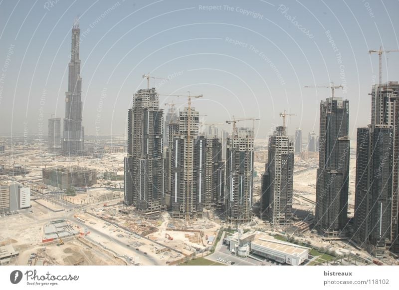 Burj Dubai 001 Vereinigte Arabische Emirate Baustelle Kran Hochhaus Business Bay Sand Morgen Wüste Escape Tower Executive Towers Dubai Holding Emaar old town