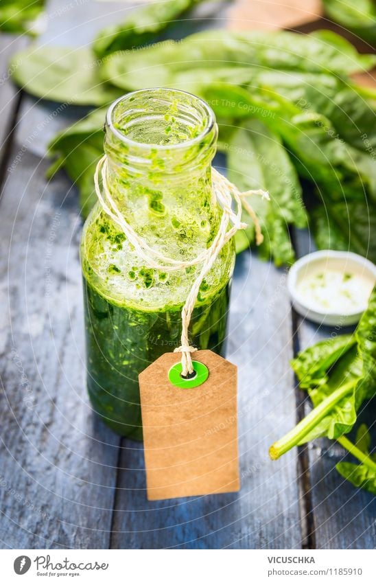 Vitaminbombe mit grünem grünem Smoothie Lebensmittel Gemüse Frucht Kräuter & Gewürze Frühstück Bioprodukte Vegetarische Ernährung Diät Getränk Saft Glas Stil