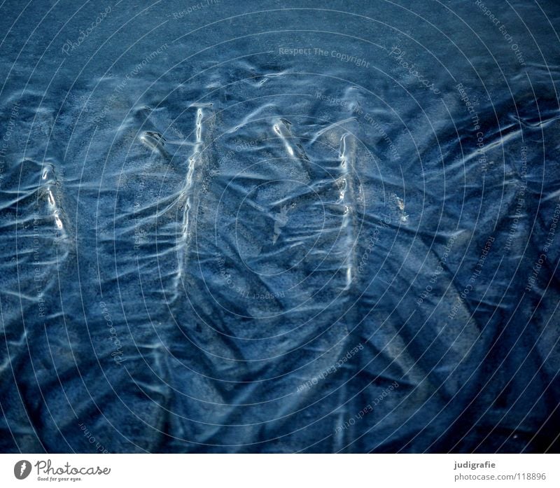 Winterblau kalt Eisfläche Muster gefroren Vorpommersche Boddenlandschaft See Aggregatzustand glänzend schön Farbe Strukturen & Formen Glätte grimmige Eiseskälte