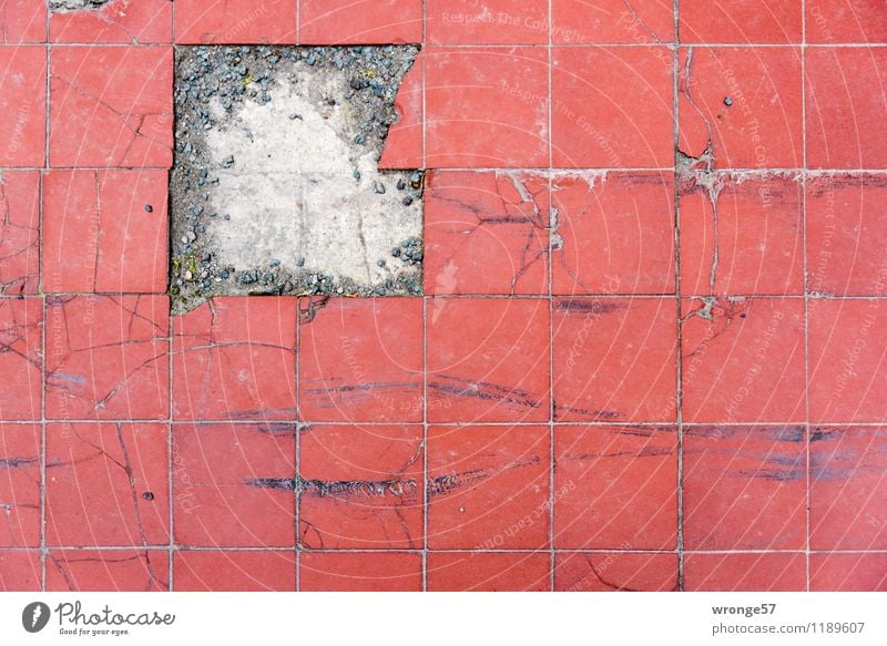 Puzzle Terrasse Fliesen u. Kacheln Bodenbelag Bodenplatten Stein Linie Streifen alt dreckig hässlich historisch kaputt retro rot fehlerhaft antik Quadrat
