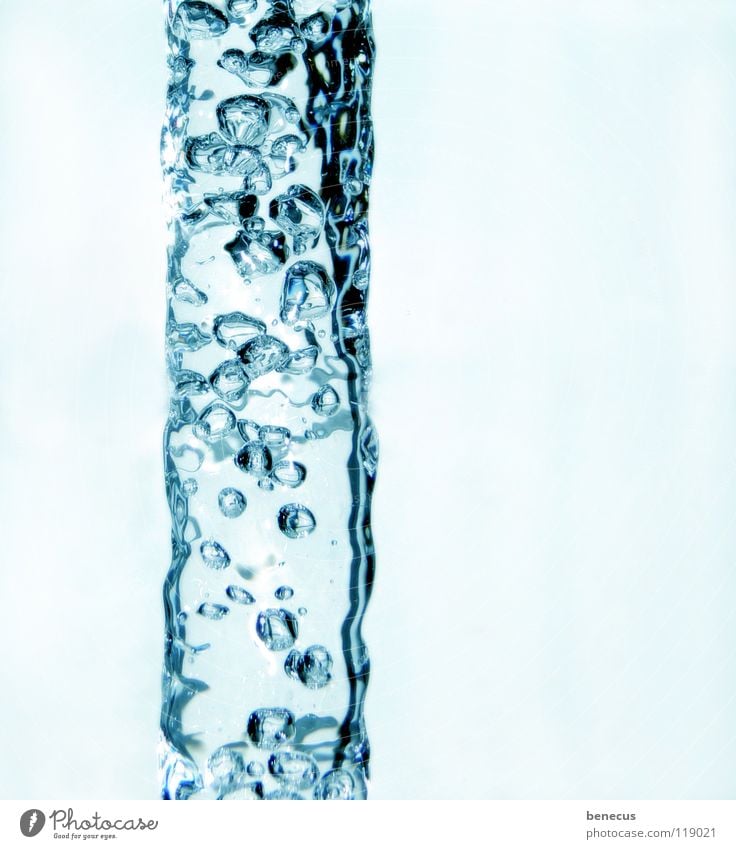 blue motion Wasserstrahl Strahlung Schlauch Wasserschlauch Wasserhahn nass Luft Luftblase Beleuchtung frisch Erfrischung fließen Flüssigkeit Kühlung kühlen